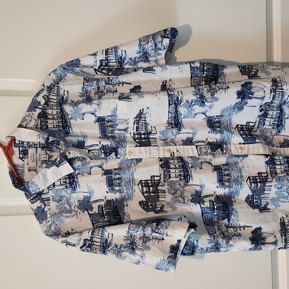 Croft & Barrow Blue and White Casual Button Down Shirt - Picture 1 of 3